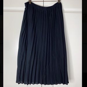 Ava & Viv Black Pleated MIDI Skirt